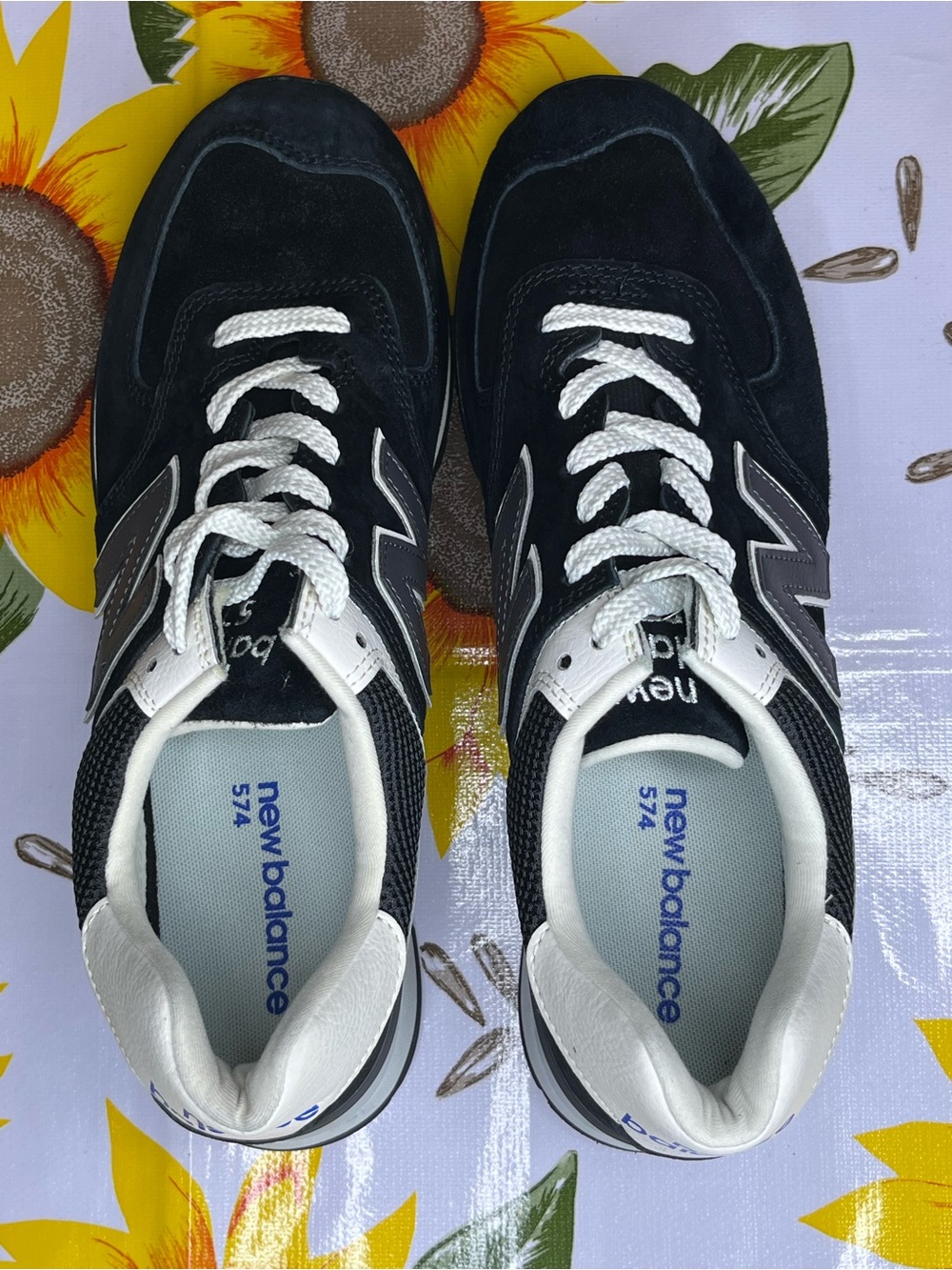Men’s New Balance 574 Classic Black & White Running Sneakers - US M11 - Picture 14 of 15